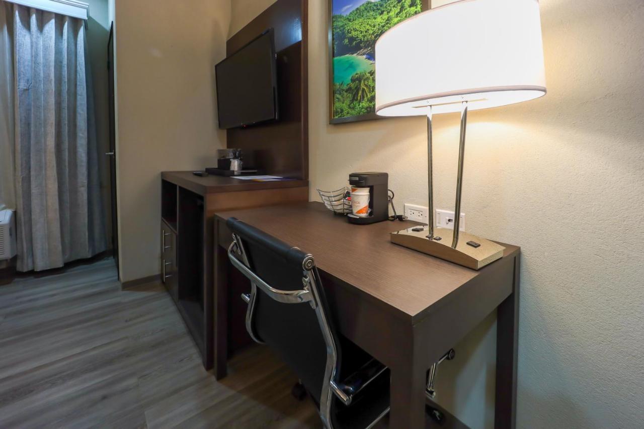 Comfort Inn & Suites Tobago Signal Hill Buitenkant foto