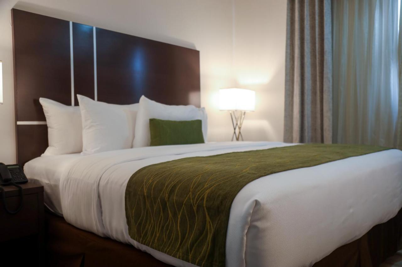 Comfort Inn & Suites Tobago Signal Hill Buitenkant foto