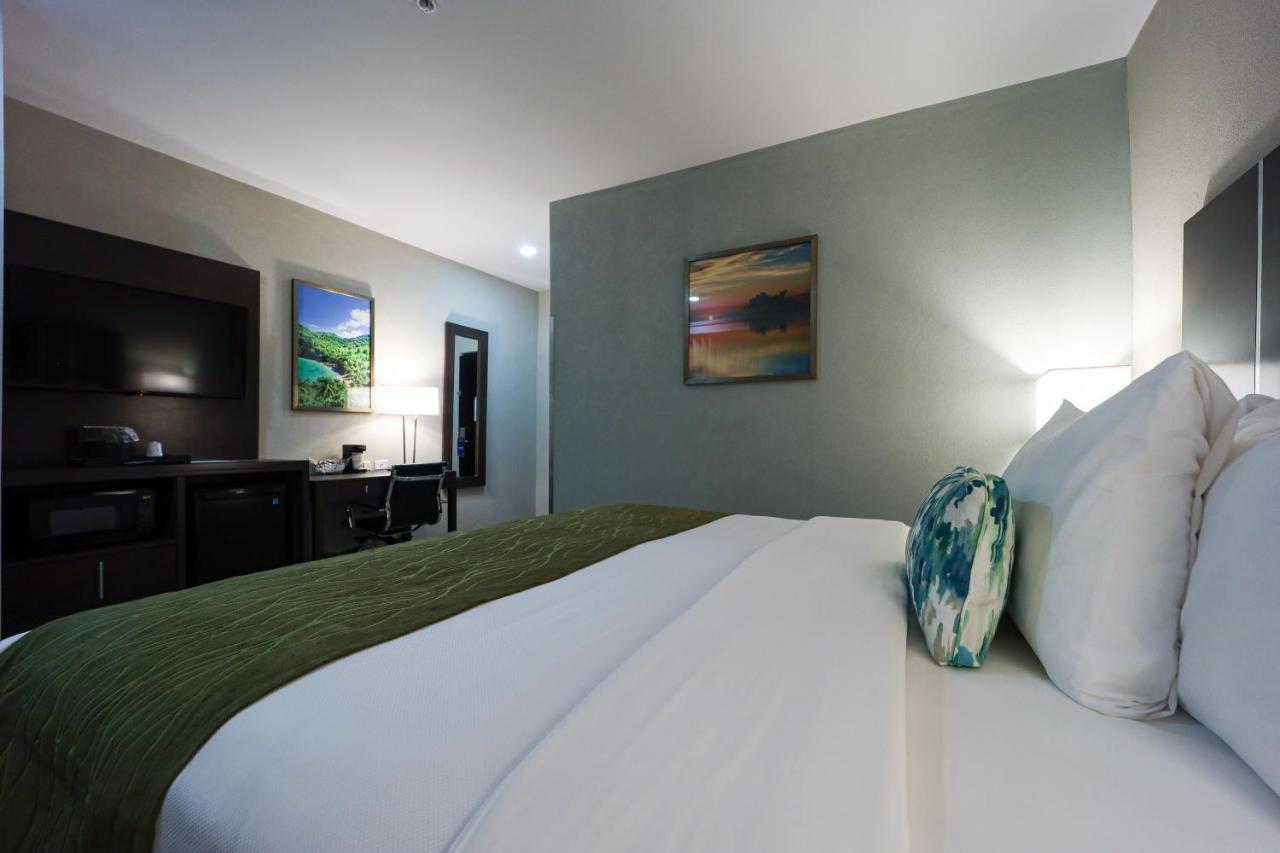 Comfort Inn & Suites Tobago Signal Hill Buitenkant foto