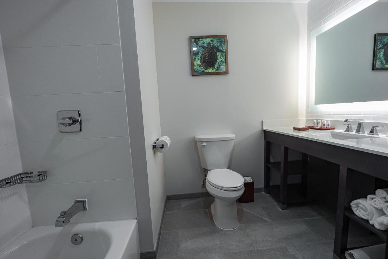 Comfort Inn & Suites Tobago Signal Hill Buitenkant foto