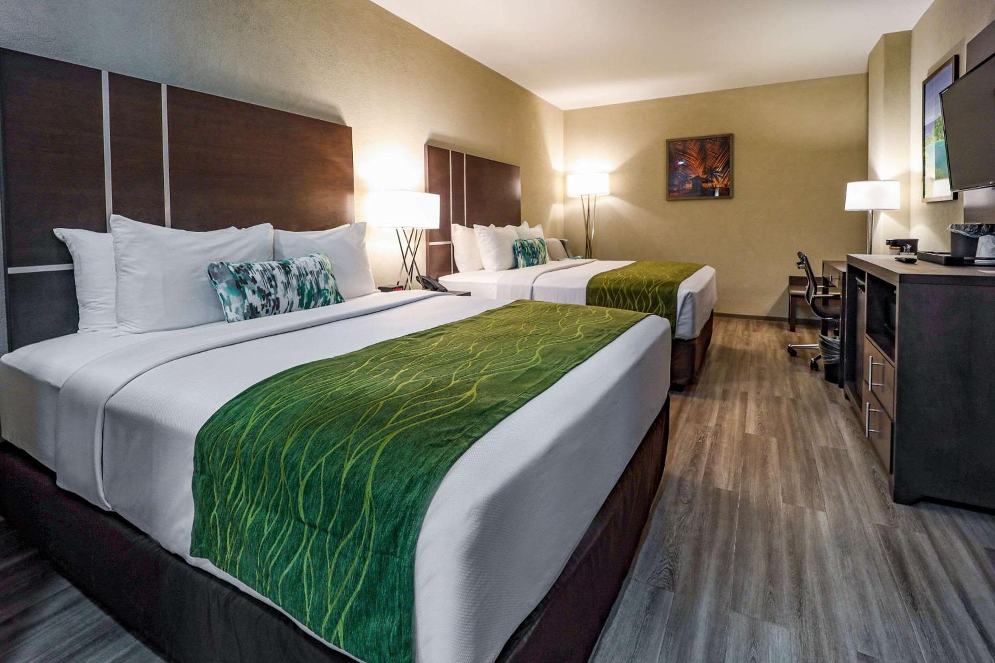 Comfort Inn & Suites Tobago Signal Hill Buitenkant foto