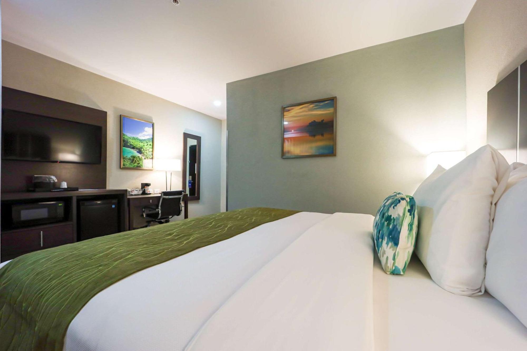 Comfort Inn & Suites Tobago Signal Hill Buitenkant foto